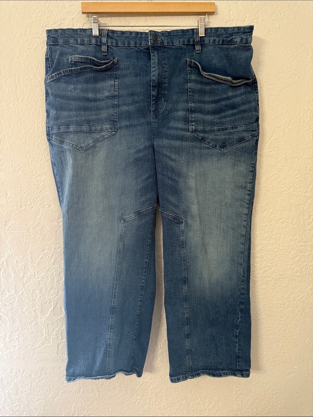 torrid Medium Blue Straight-Leg Cropped Jeans 26S